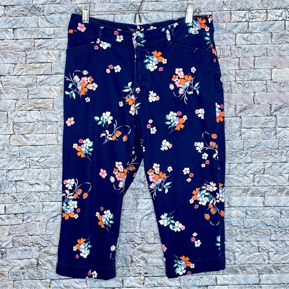 St. John's Bay Floral Capris Size 10 Stretchy Casual Pants